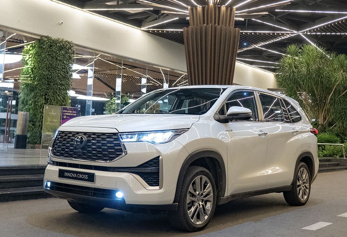Toyota Innova Cross 2.0V